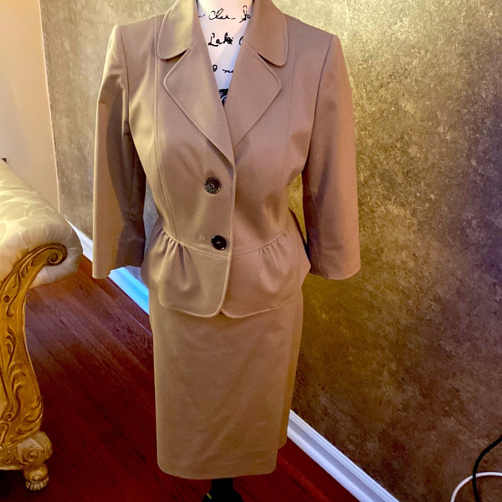 Perfectly neutral Tahari suit in the taupe family.  Like brand new